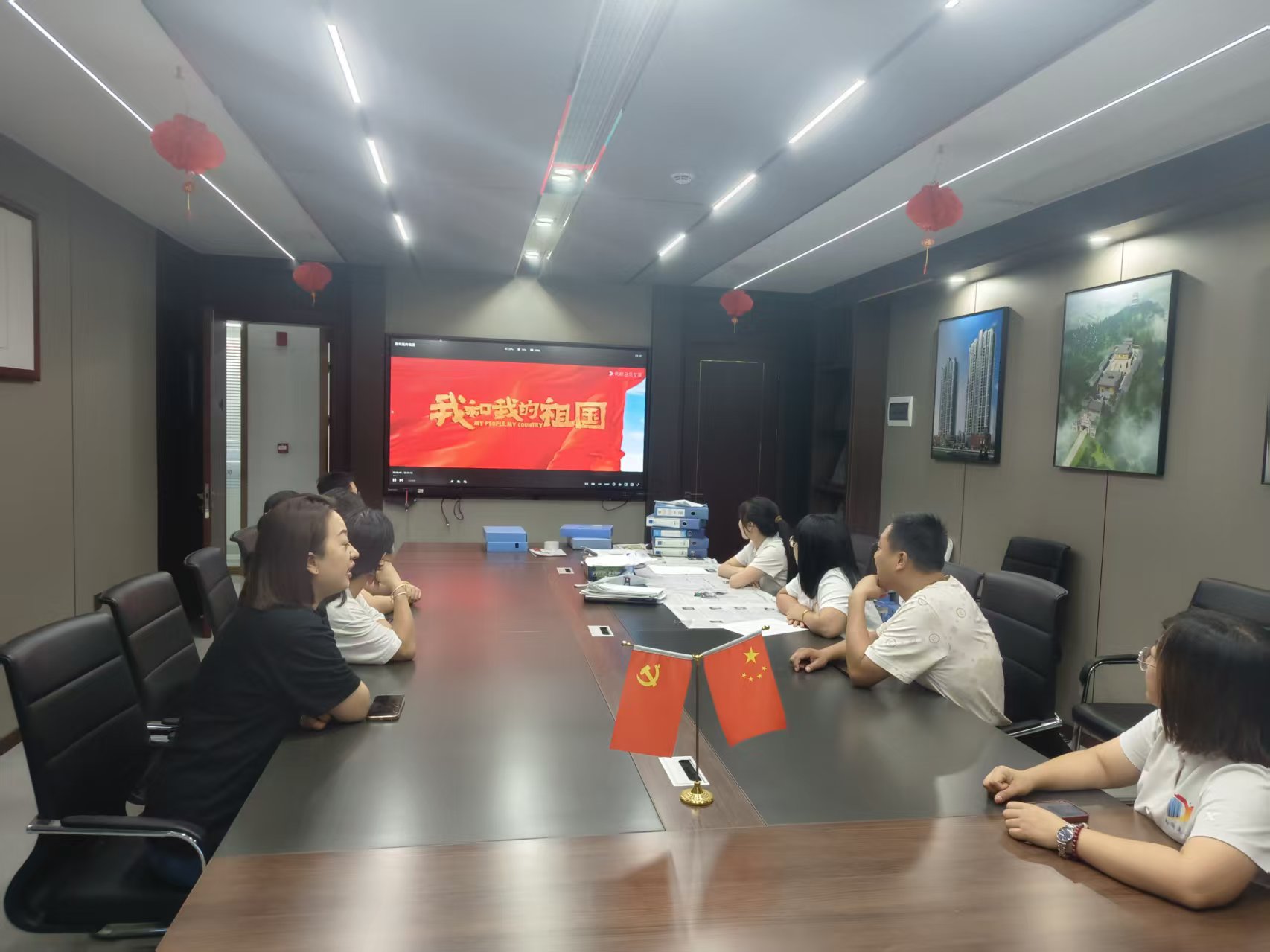 賡續(xù)紅色血脈，凝聚奮進力量 —— 易順建工集團黨支部國慶觀影《我和我的祖國》